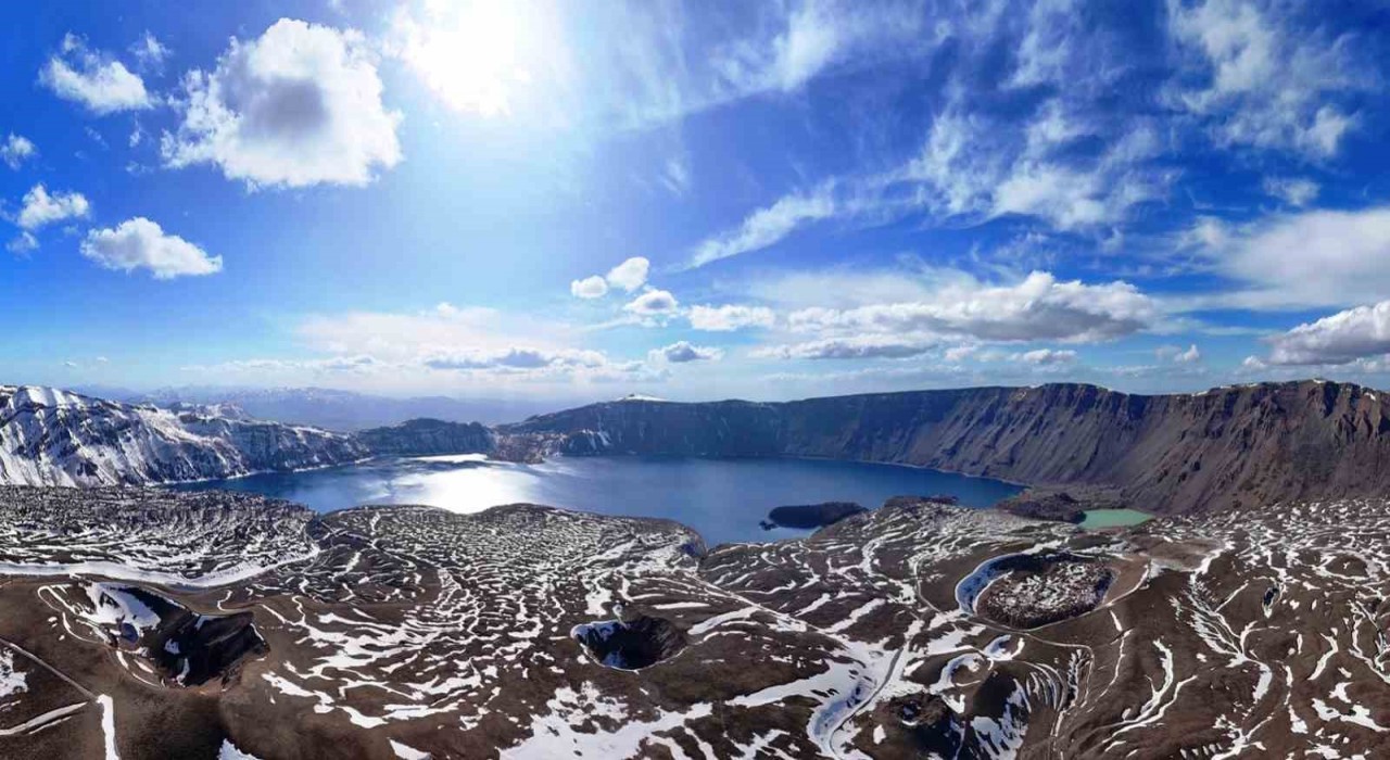 Ziyaret yasağının devam ettiği Nemrut Kalderası havadan görüntülendi