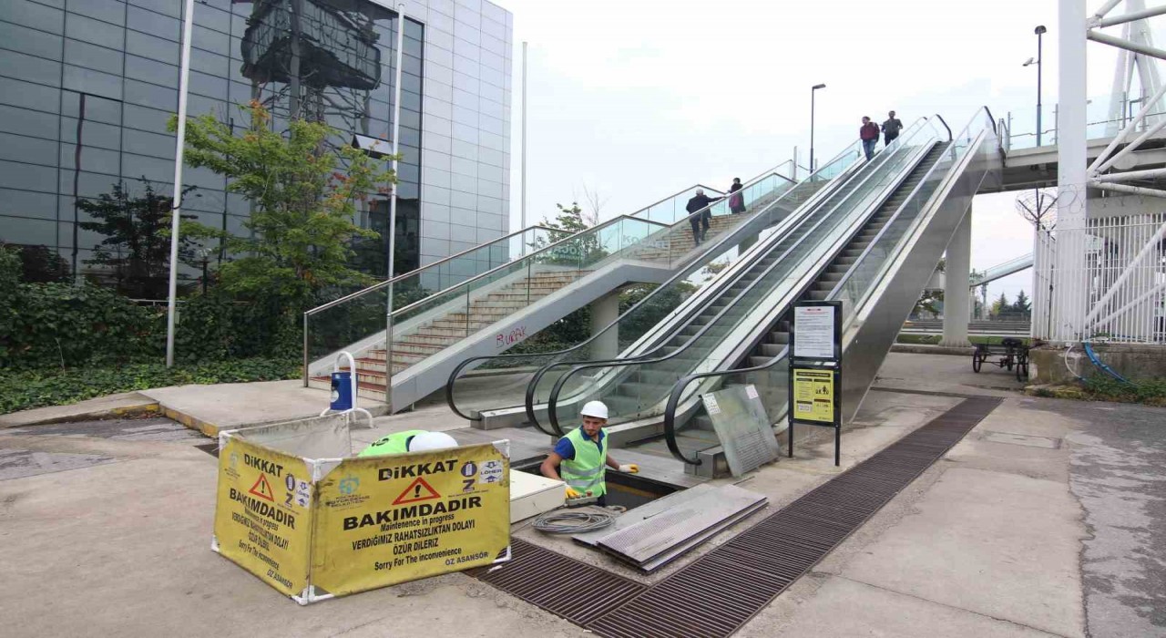 10 noktada yürüyen merdivenlere periyodik bakım