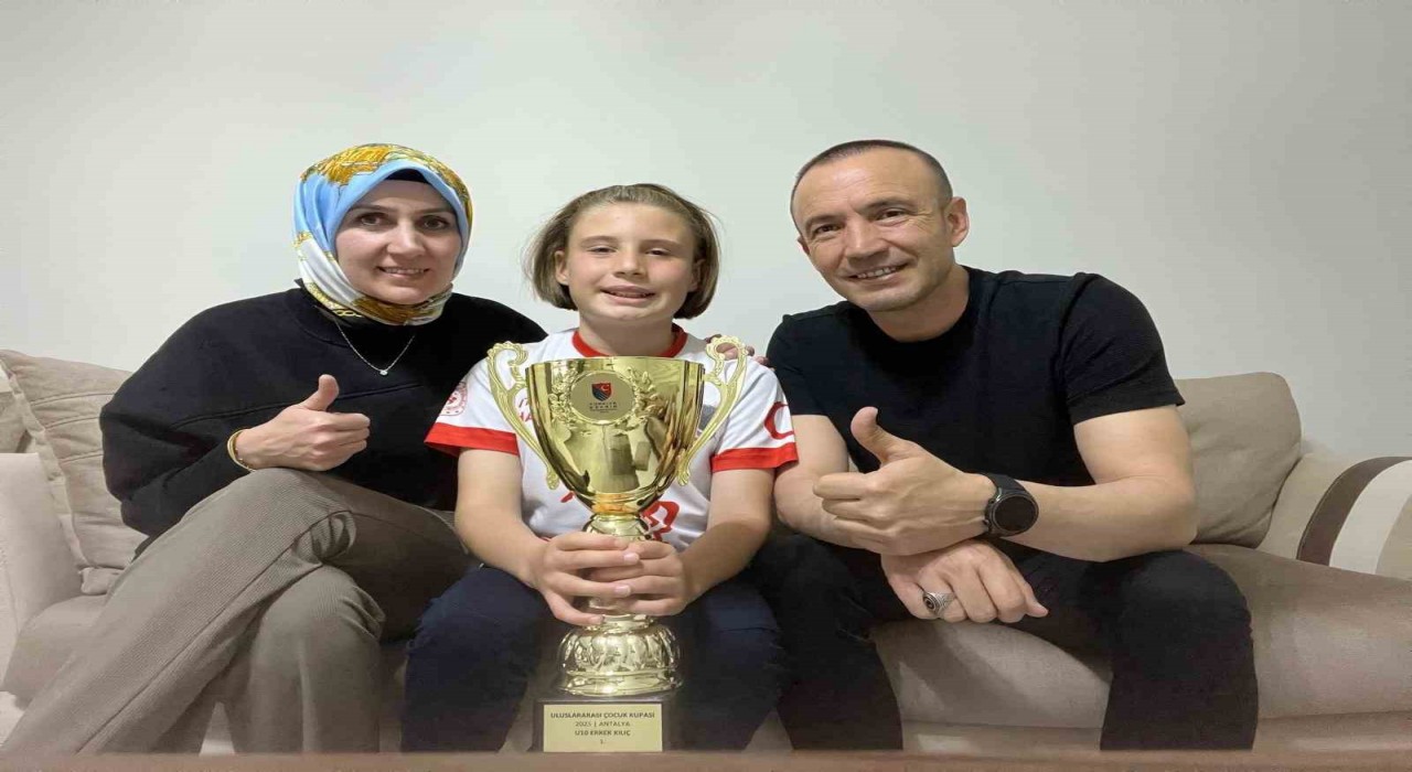 10 yaşındaki eskrimcinin gözü şimdiden olimpiyatlarda