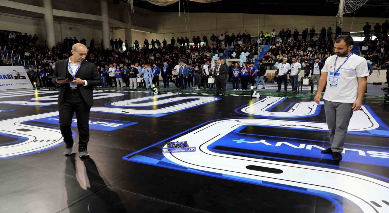 14 ilden gelen öğrenciler Ağrıda teknoloji için yarıştı