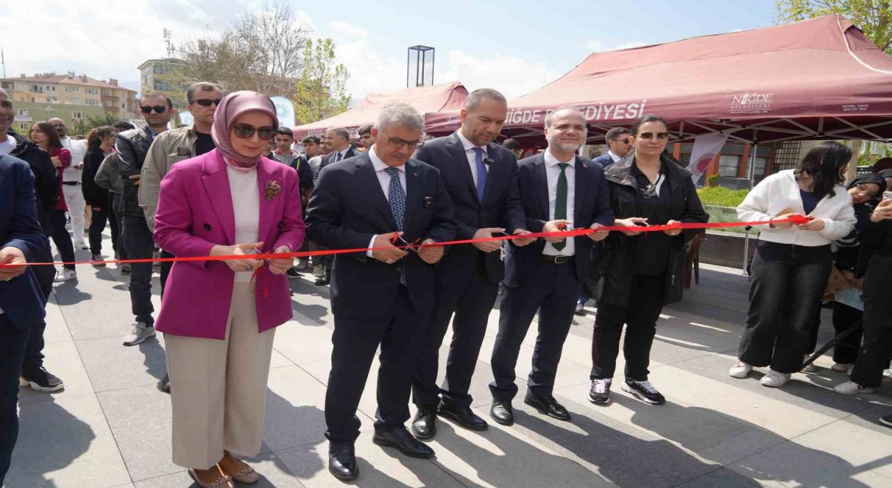 18 üniversite Niğdede açılan fuarda tanıtıldı