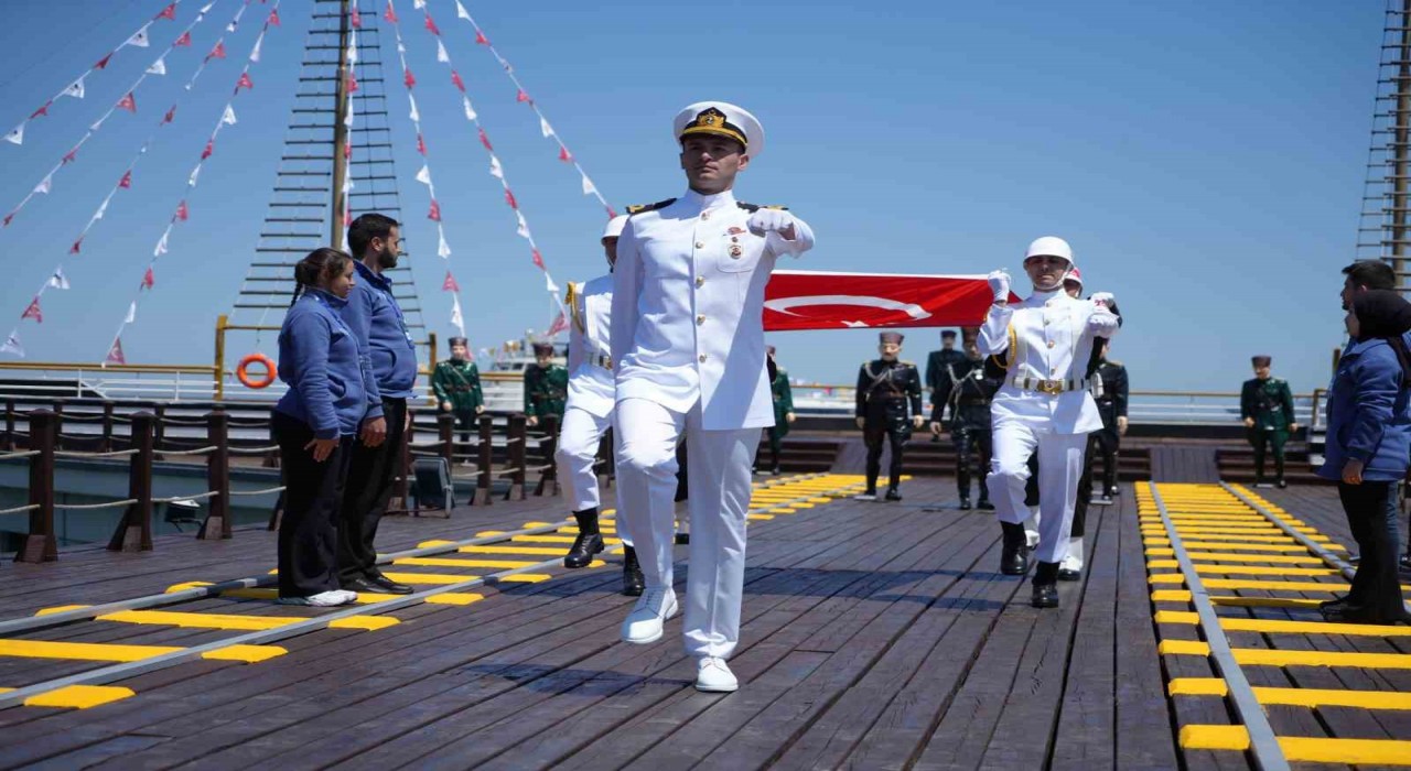 19 Mayıs Bayrak Devir Teslim Töreni