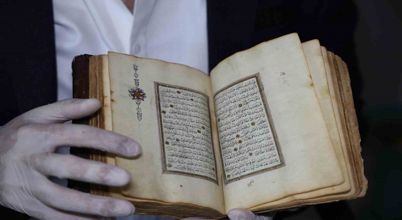 200 yıllık altın tezhipli Kuran-ı Kerimi Cumhurbaşkanına hediye etmek istiyor