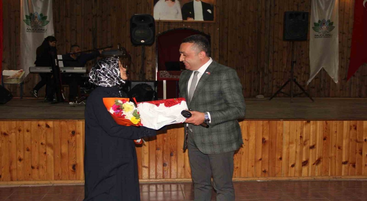 26 yıldır gözü gibi baktığı engelli oğlunu kaybeden anne, ‘Yılın Annesi seçildi