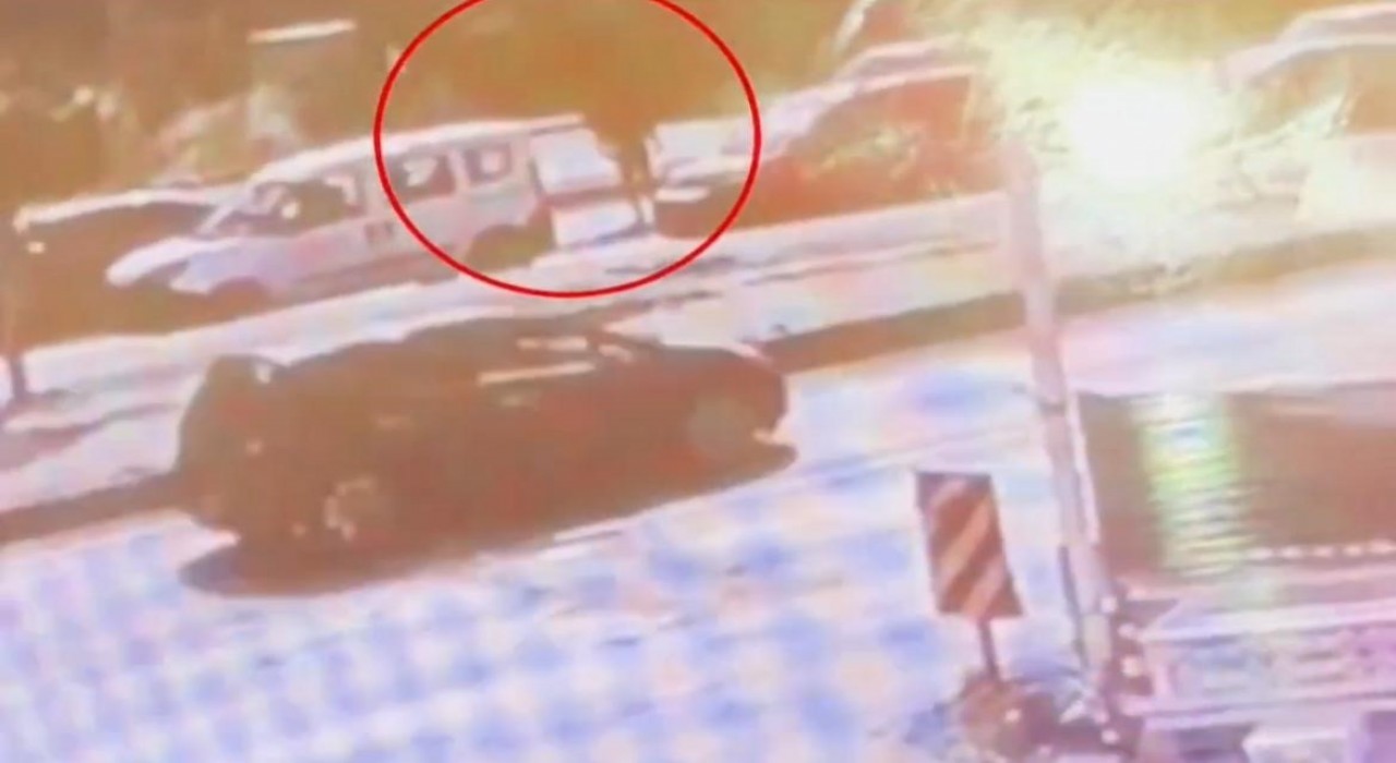 3 kişinin hayatını kaybettiği silahlı saldırı kamerada