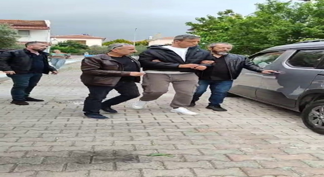 37 yıl 4 ay hapis cezasıyla aranan şüpheli, kız arkadaşıyla tatilde yakalandı