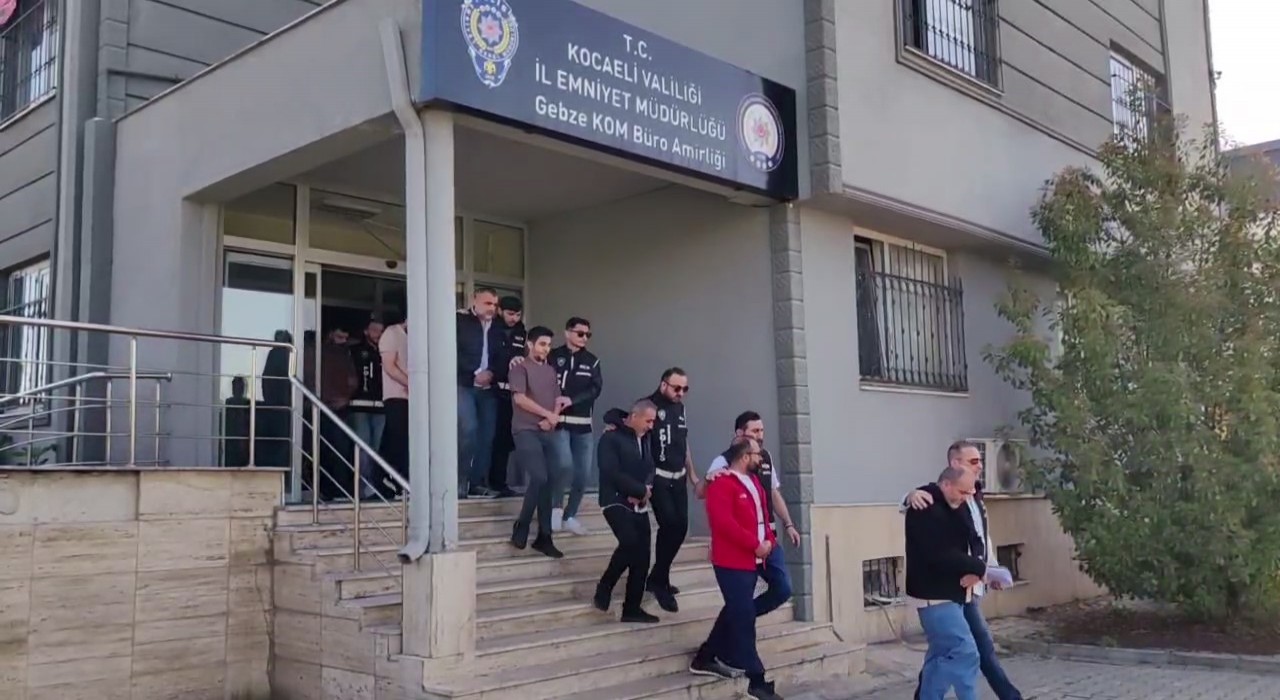 4 ilde yapılan eş zamanlı operasyonda 1 milyon 416 bin 190 makaron ele geçirildi: 30 şüpheli yakalandı