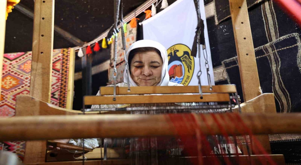 4. Uluslararası Antalya Yörük Türkmen Festivalinde ilk gün coşkusu