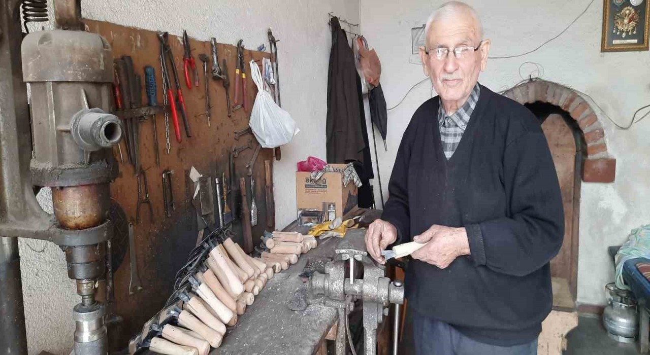 70 yıldır hayvan tarağı imalatı yapıyor
