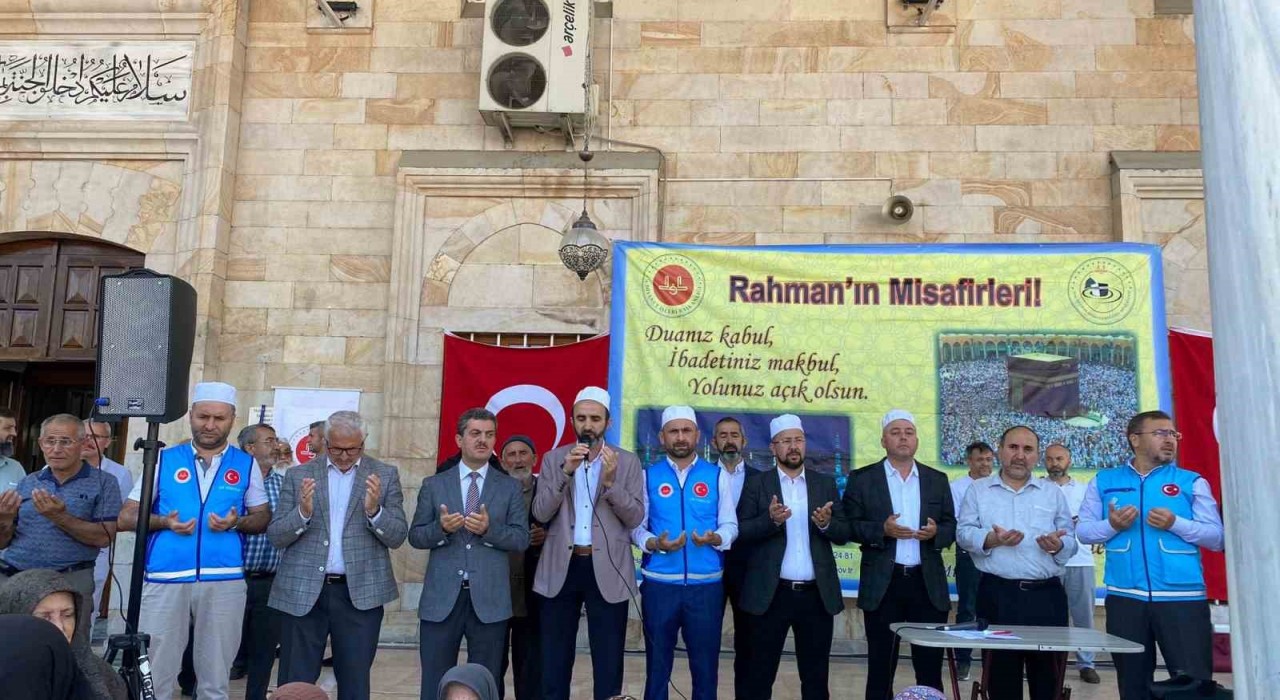 76 hacı adayı kutsal topraklara uğurlandı