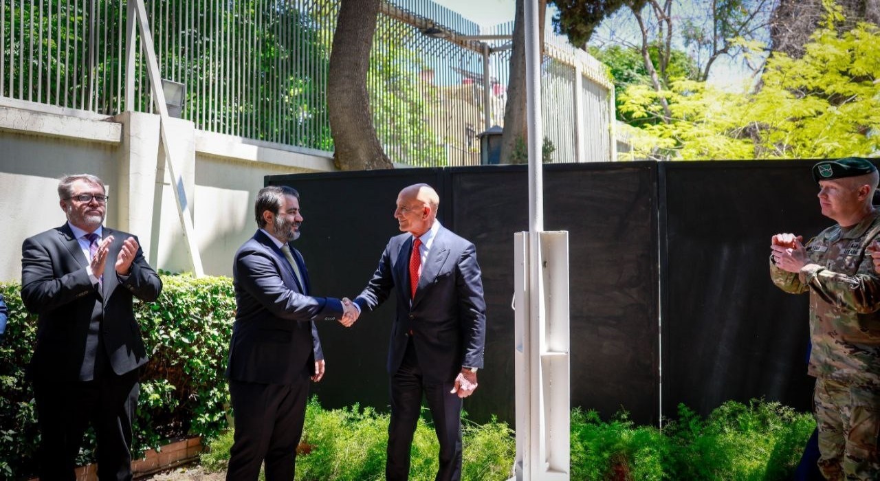 ABD bayrağı, Şam Büyükelçiliğinde 13 yıl sonra göndere çekildi