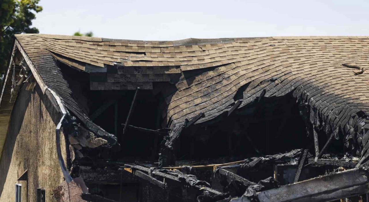 ABDde yerleşim yerine düşen uçakta 6 kişinin öldüğü doğrulandı