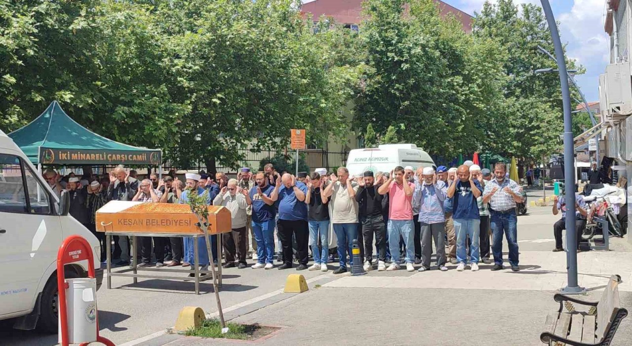 Adanada hastanede karışan yaşlı kadının cenazesi Edirnede toprağa verildi