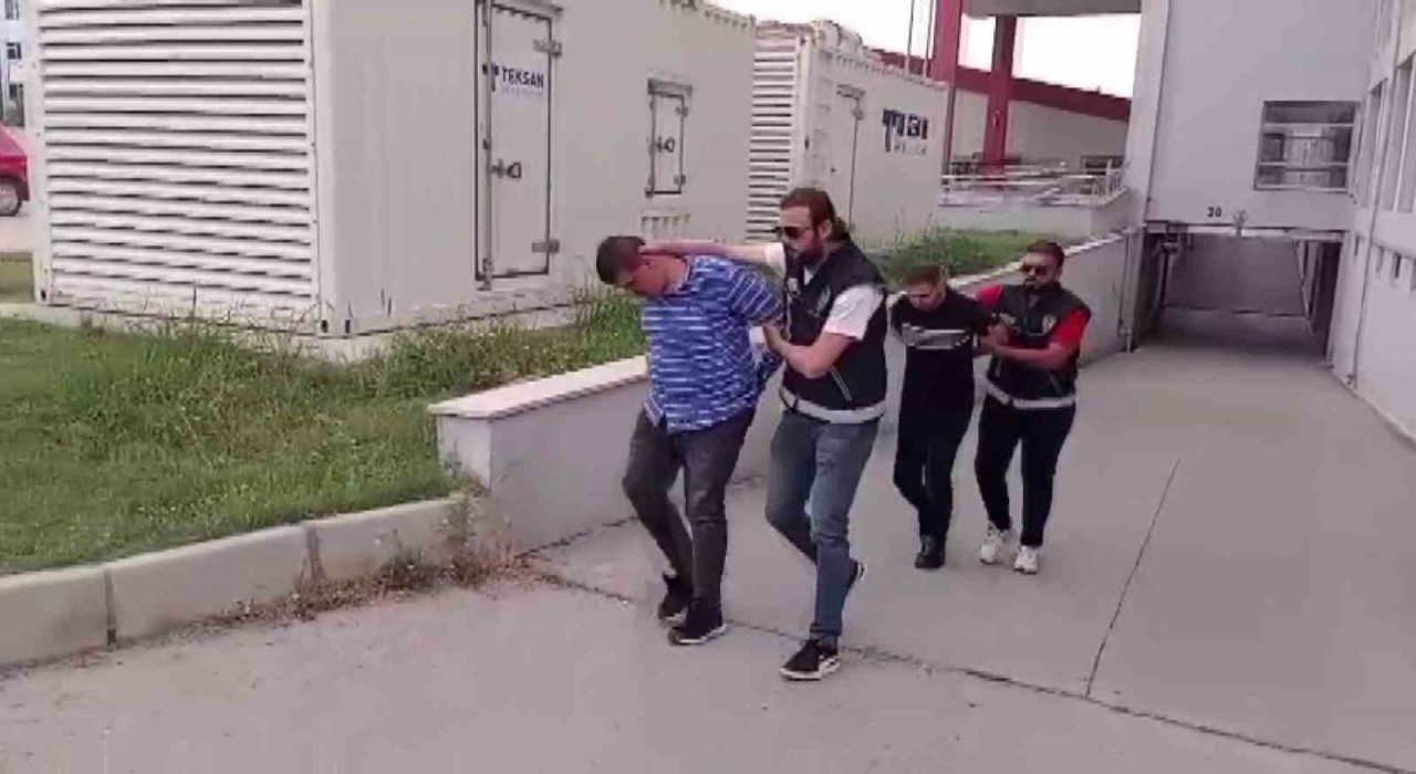 Adanada tefecilik ve silah ticareti operasyonu: 2 tutuklama