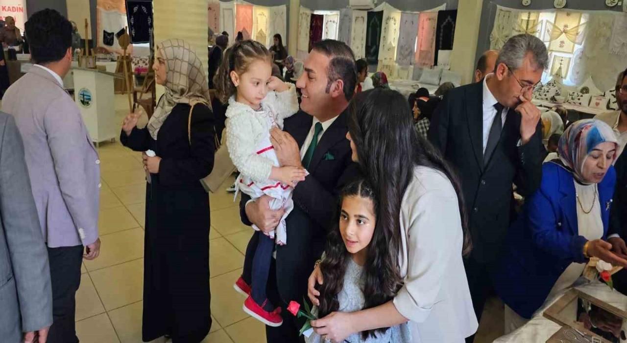 Adilcevazda yılsonu sergisi büyük ilgi gördü