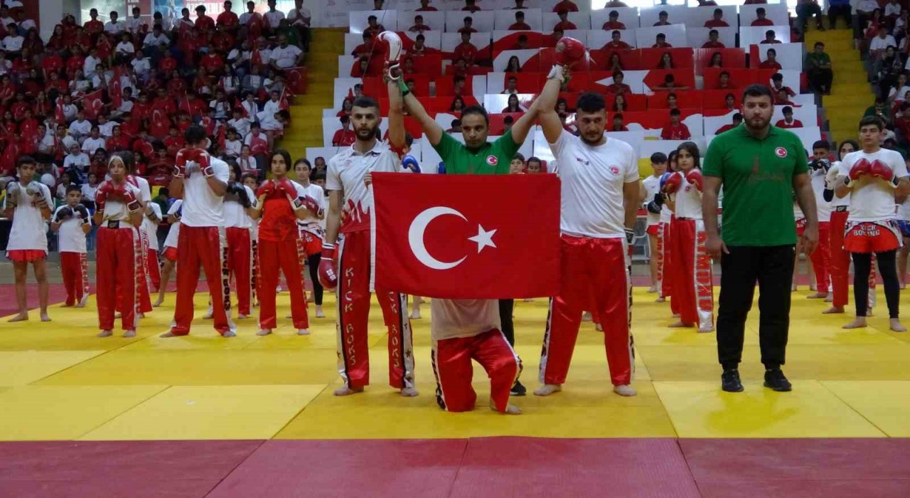 Adıyamanda 19 Mayıs coşkuyla kutlandı