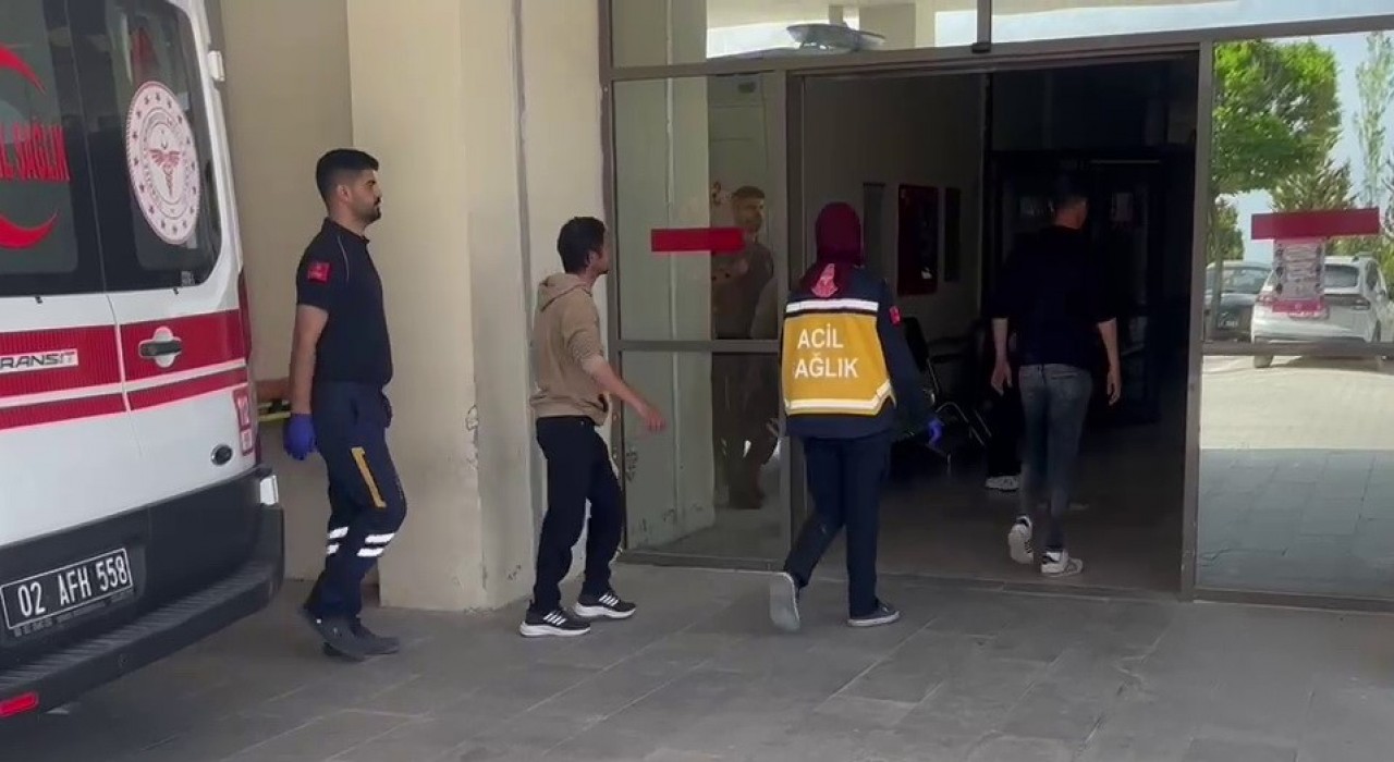 Adıyamanda iki grup arasındaki bıçaklı: 3 yaralı