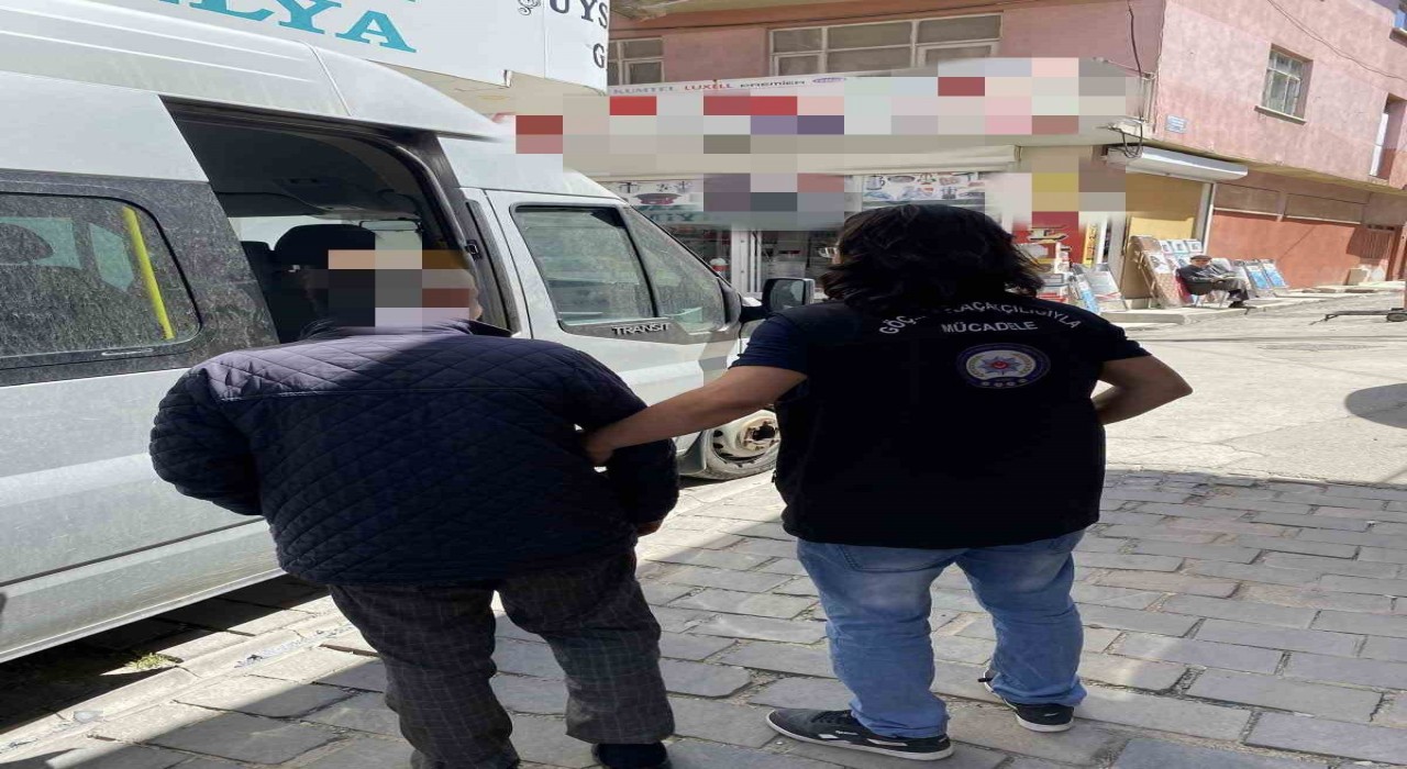 Afyonkarahisarda 6 yabancı uyruklu şahıs sınır dışı edildi