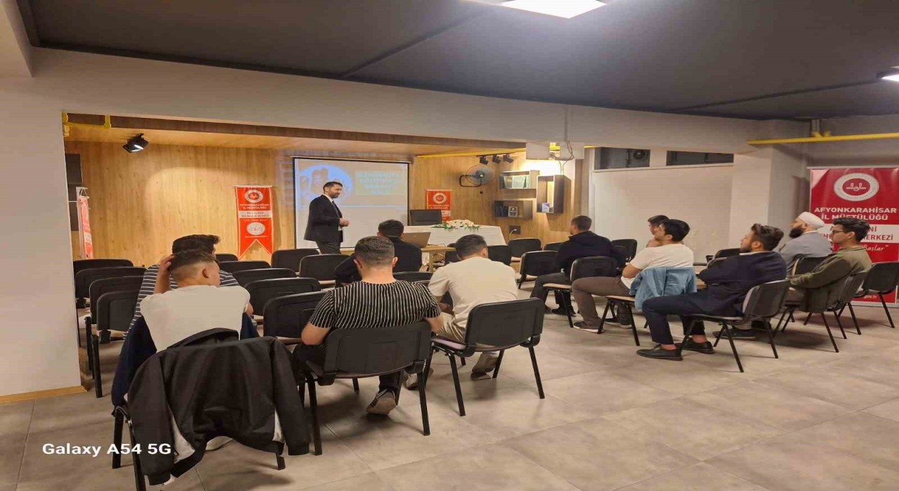 Afyonkarahisarda Baba Okulu seminerine katılanlara belge takdimi