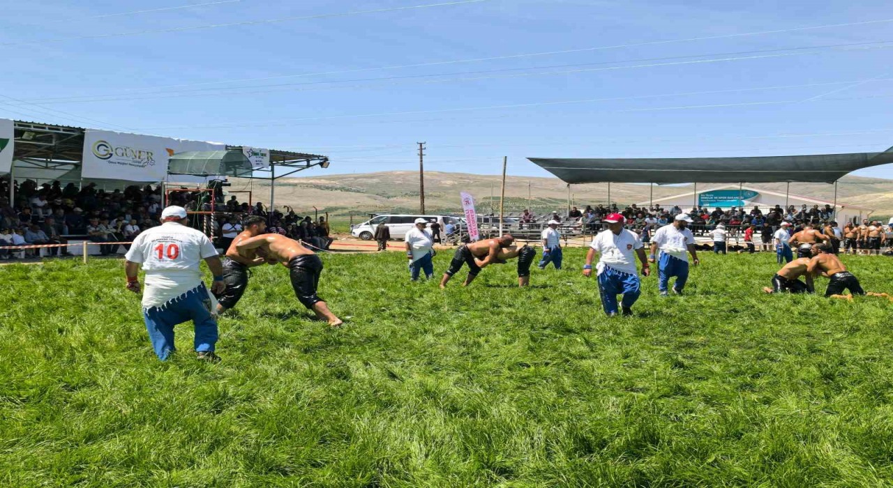 Afyonkarahisarda başpehlivan Feyzullah Aktürk oldu
