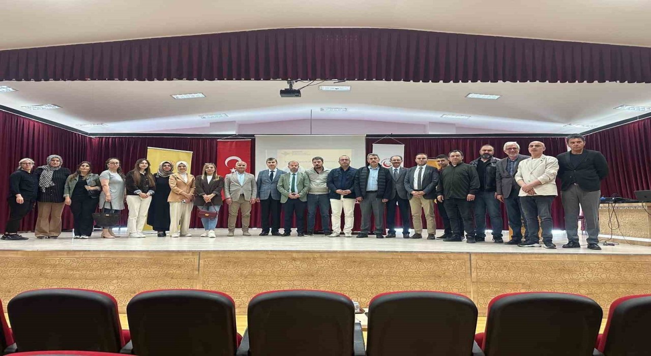 Afyonkarahisarda Edebiyat Akademisinde Mehmet Akif Ersoy anıldı