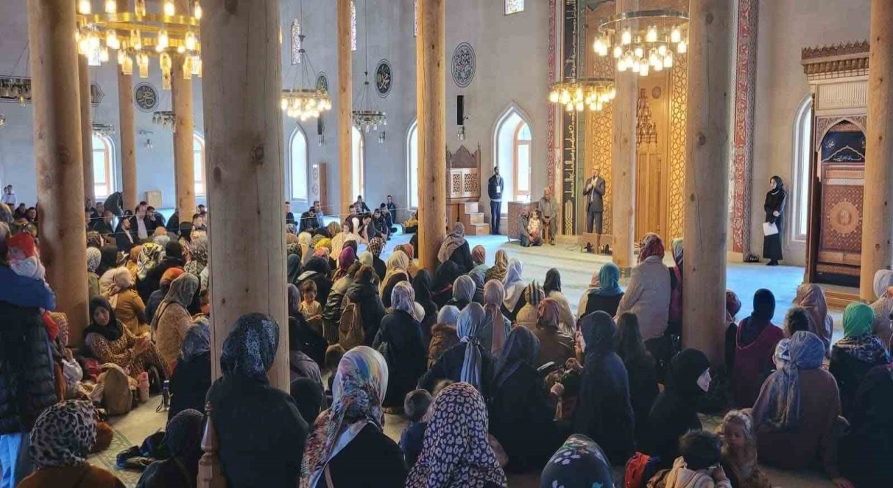 Afyonkarahisarda Kuran Kursları yıl sonu kapanış programları düzenlendi