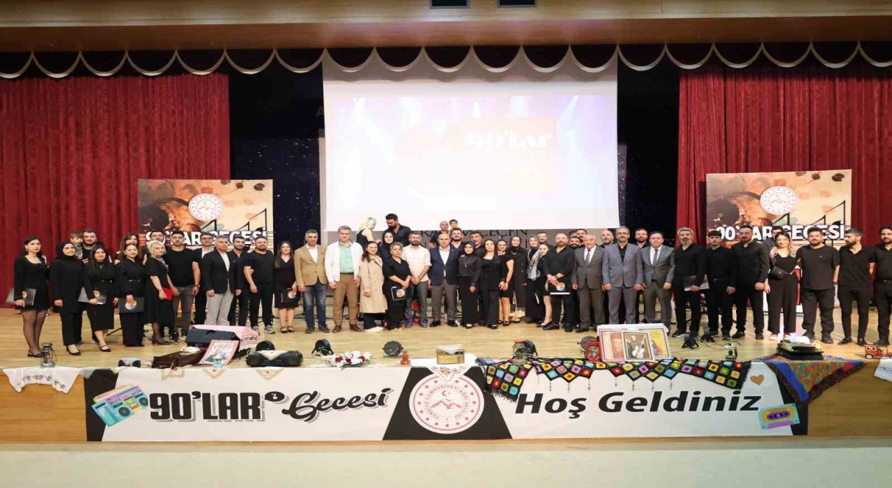 Ağrıda 90lar Gecesinde nostalji dolu anlar yaşandı