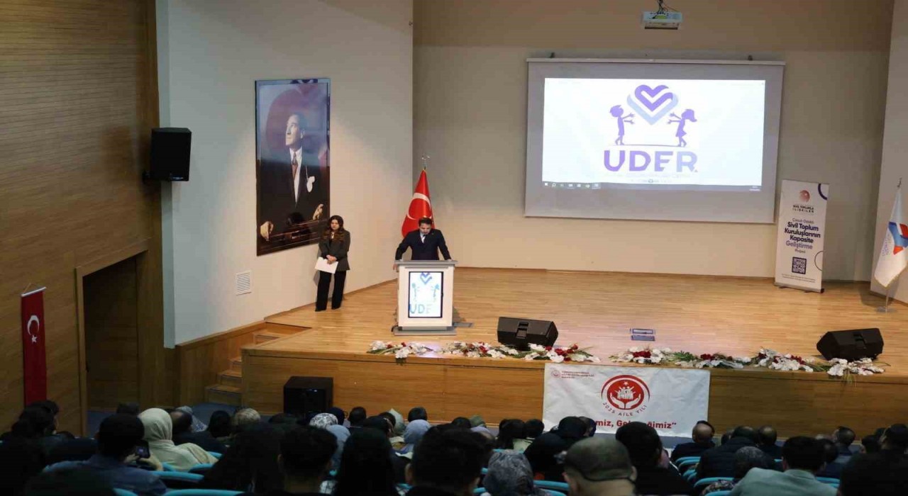 Ağrıda Çocuk Odaklı Sivil Toplum konferansı