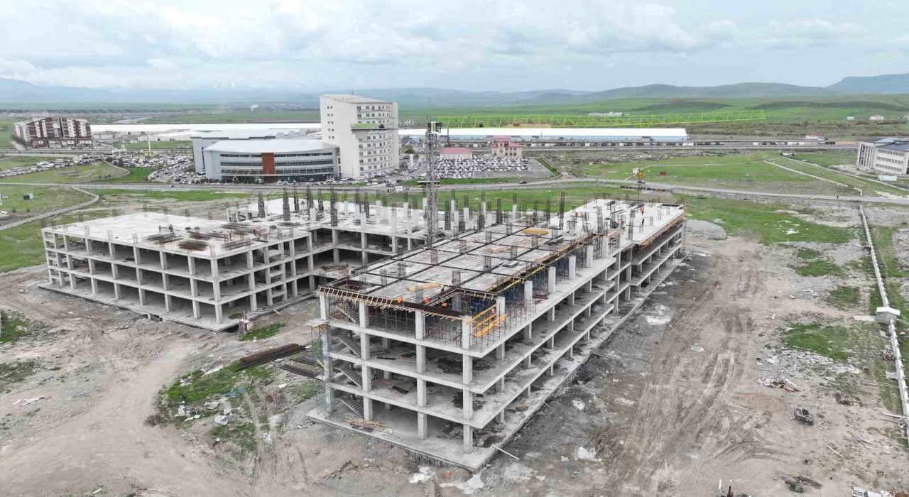Ağrıda Kadın Doğum ve Çocuk Hastanesi inşaatı sürüyor