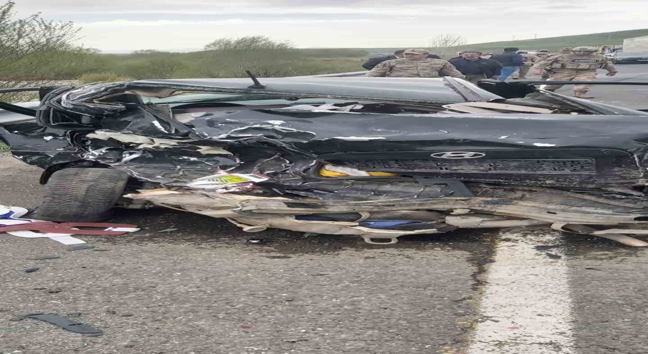 Ağrıda trafik kazası: 2 ölü, 8 yaralı
