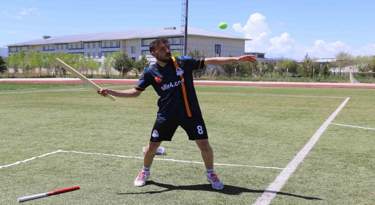 Ağrıda unutulmaya yüz tutmuş Topa dara oyunu gençlerle buluşuyor