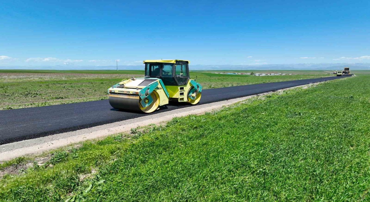 Ağrıda Yukarı Ağadeve köyünde BSK asfalt yol çalışması tamamlandı