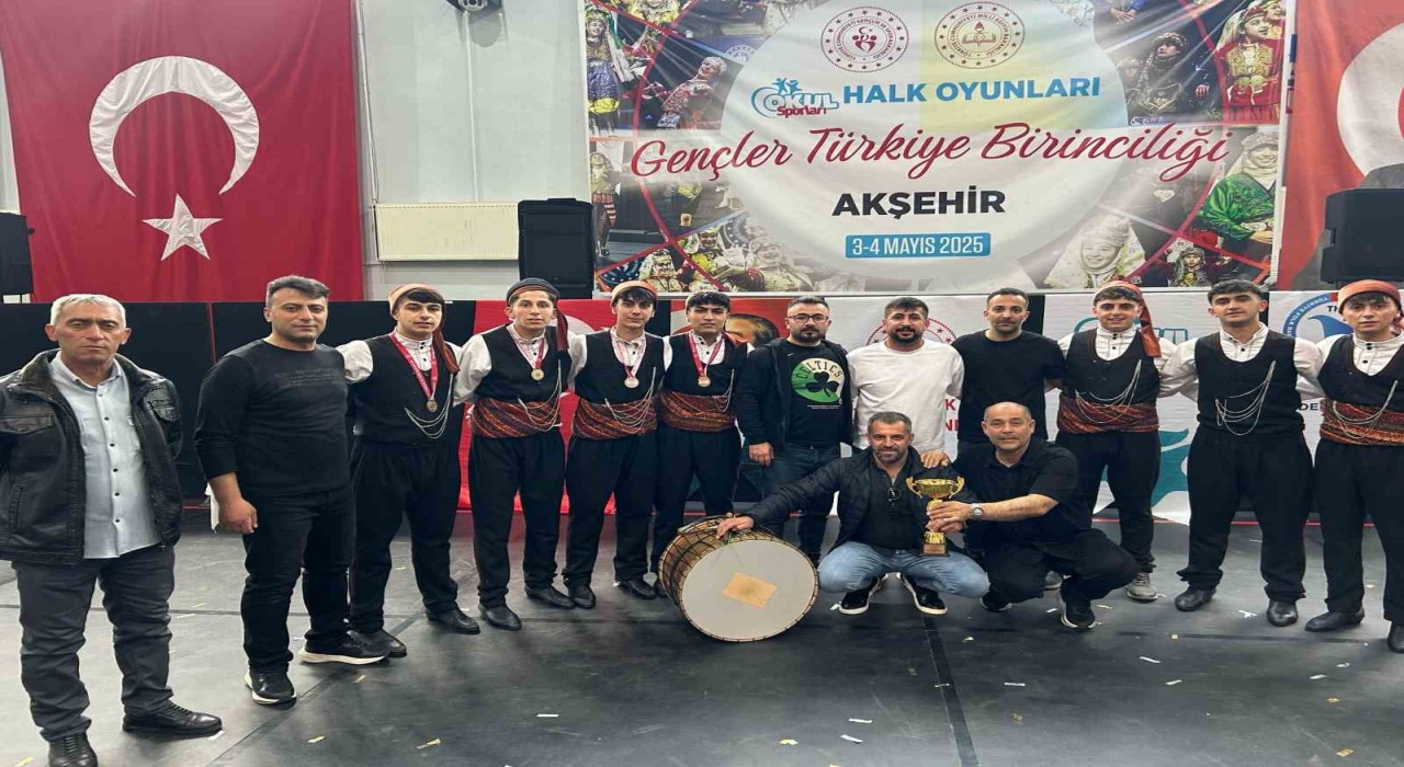 Ağrının gururu Cumhuriyet Anadolu Lisesi, halk oyunlarında Türkiye şampiyonu oldu