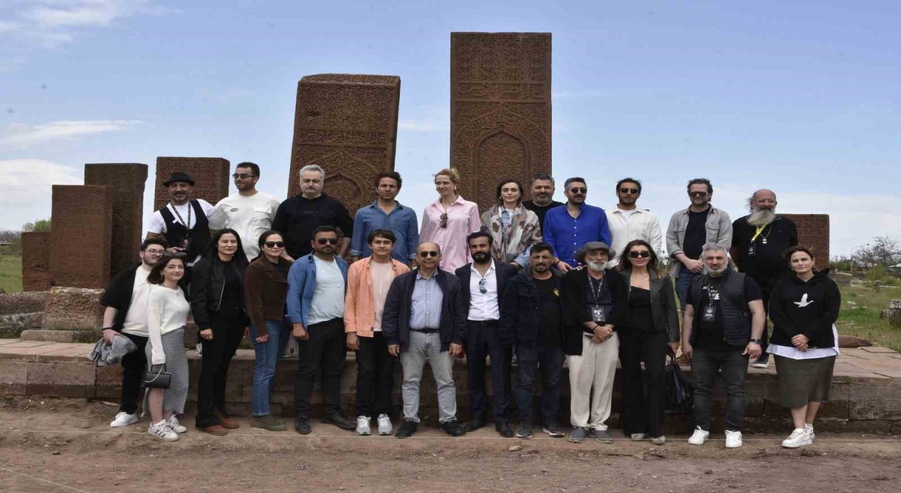 Ahlattaki tarihi Selçuklu Mezarlığına ünlü akını