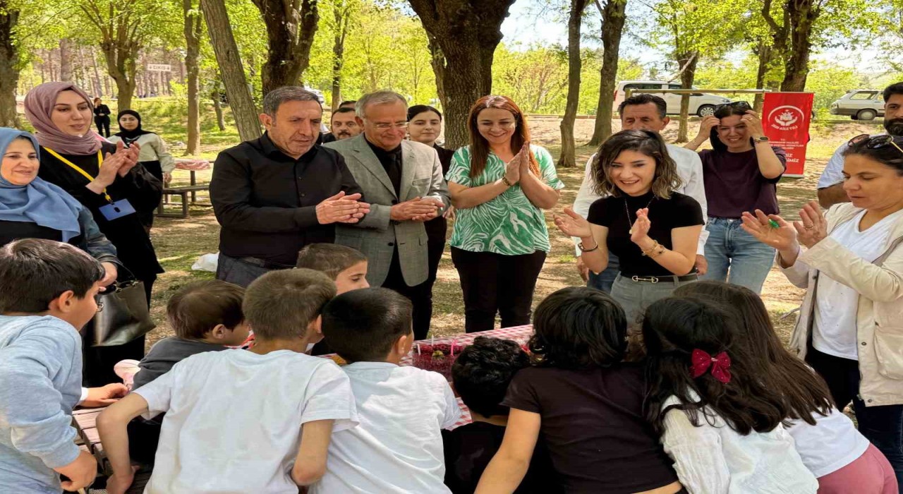 Aile yılı kapsamında Ekranlardan Uzak, Kalpten Yakın etkinliği yapıldı