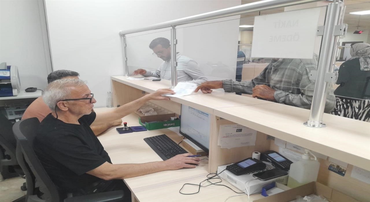 Akdeniz Belediyesinin vezneleri hafta sonu da açık