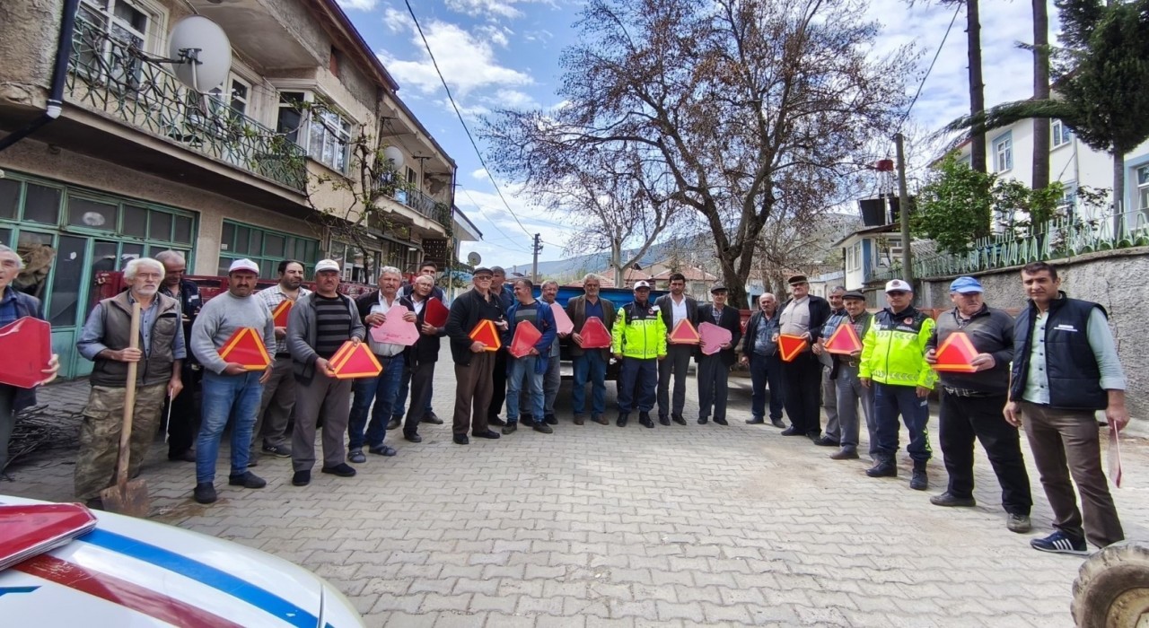 Akşehir İlçe Jandarma Komutanlığından traktör kazalarını önleme çalışması