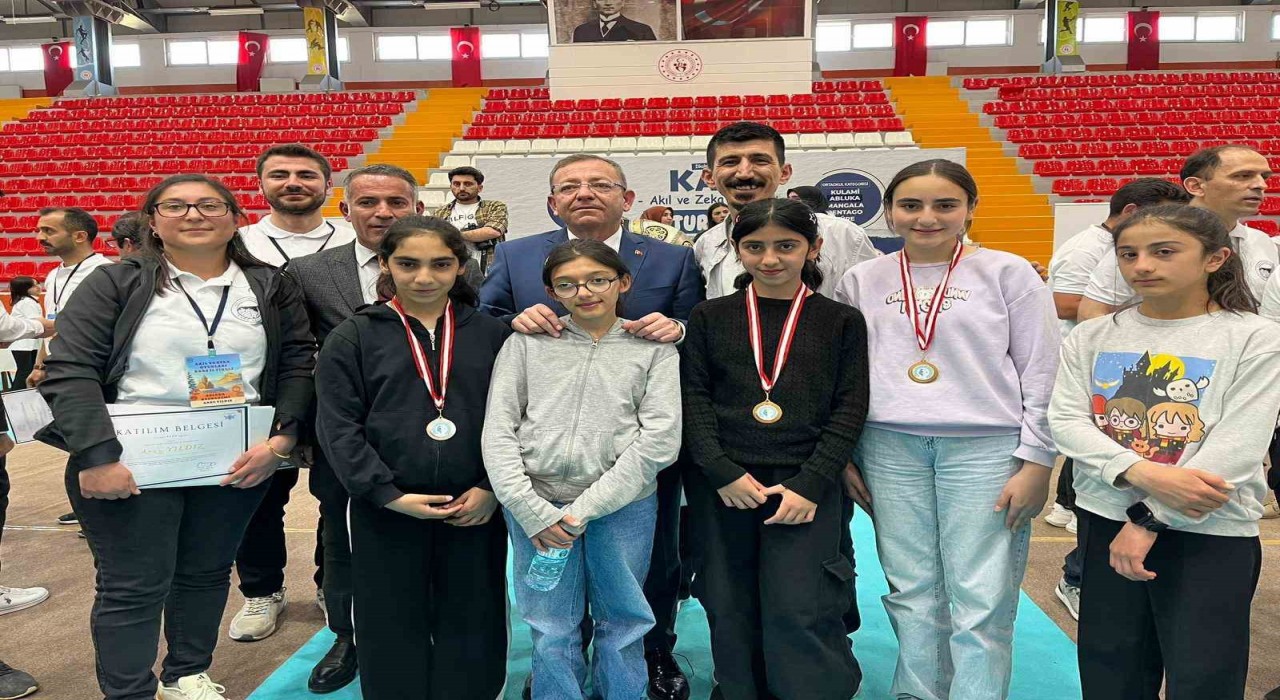 Akyakalı öğrenciler Akıl ve Zeka Oyunlarında dereceye girdi