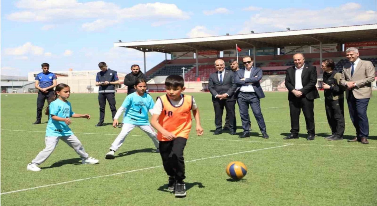 Alacada çocuklar oyun şenliğinde buluştu