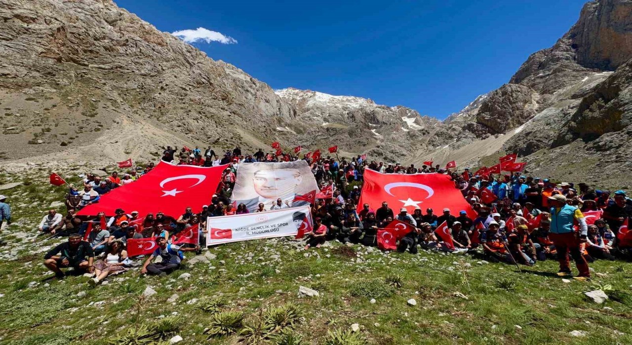 Aladağlarda 19 Mayıs Yürüyüşü gerçekleştirildi