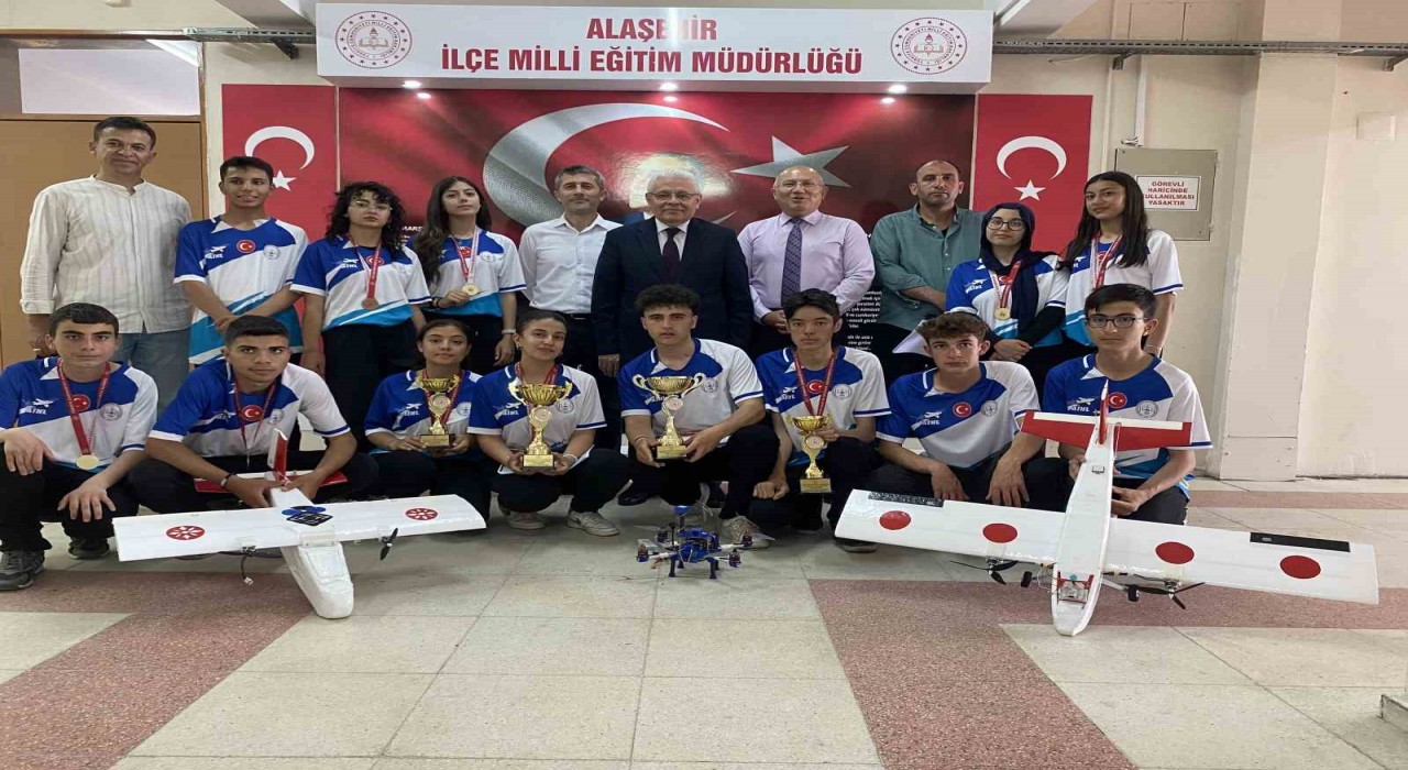 Alaşehir Anadolu İmam Hatip Lisesinden hava sporlarında büyük başarı