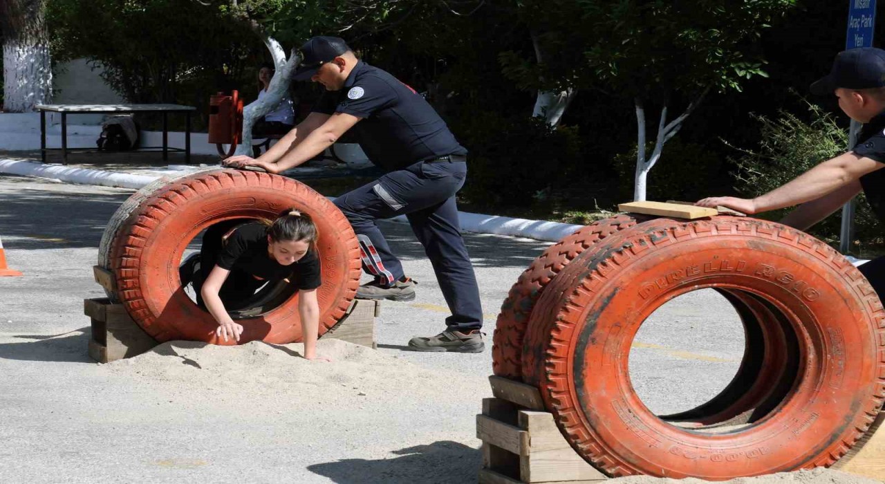 Alev savaşçısı olmak için komando eğitim parkurunda ter döktüler