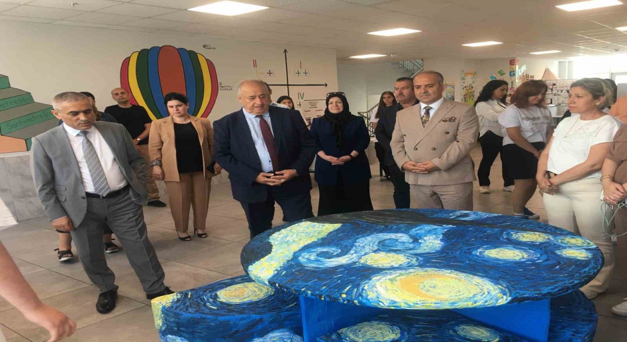 Aliağa 100. Yıl Ortaokulunda TÜBİTAK 4006 Bilim Fuarı açıldı