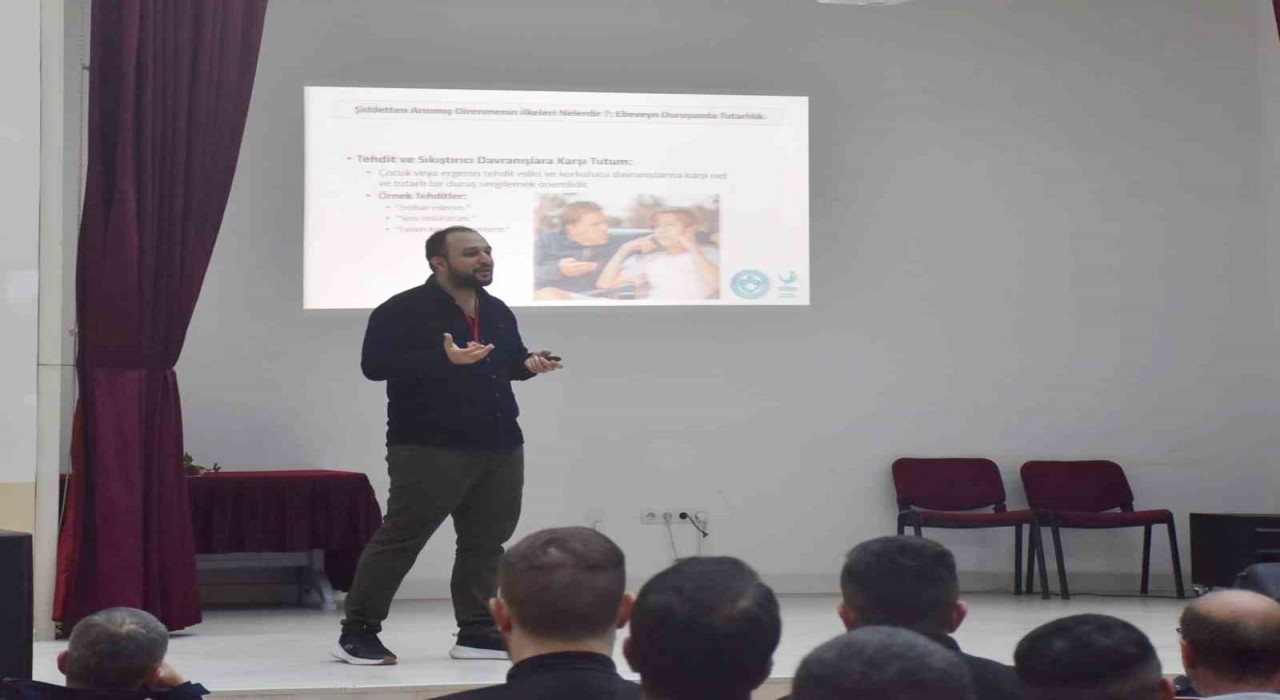 Aliağada, psikologlardan hükümlü ve tutuklulara seminer