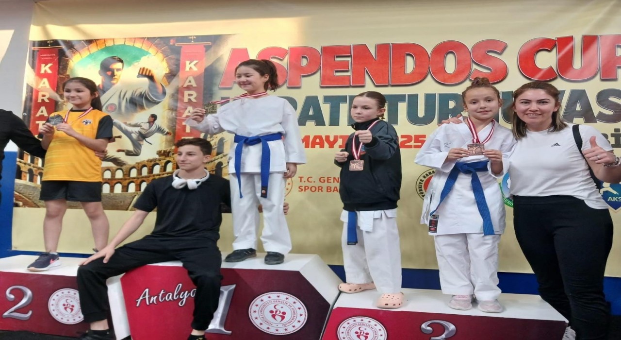 Aliağalı karateciler Aspendos Cup Karate Turnavasında