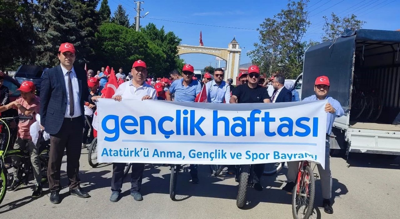 Altıntaşta Gençlik Haftasında bisiklet turu