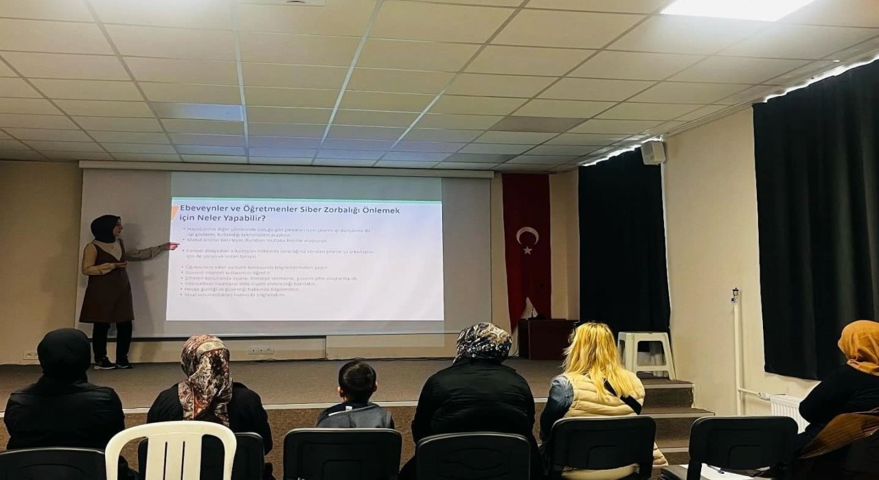 Altıntaşta okul aile birliği üyelerine seminer