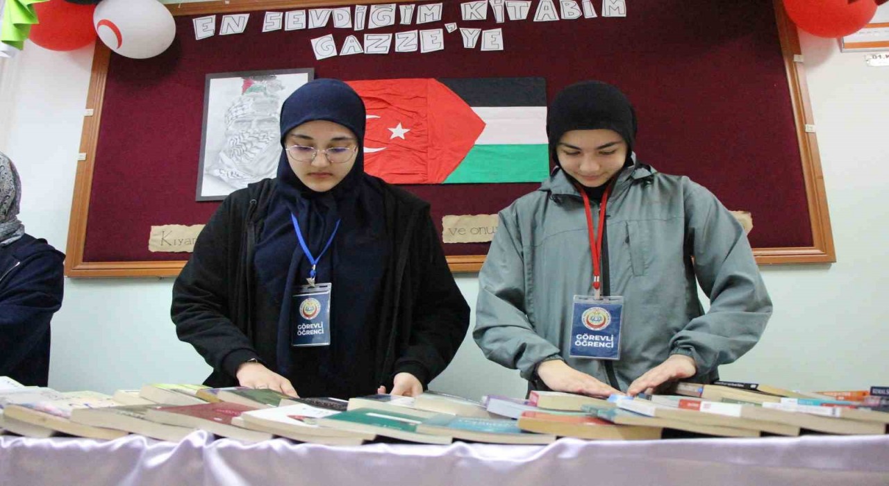 Amasyalı öğrenciler Gazzedeki çocuklar ve annelerine destek için kitap sattı