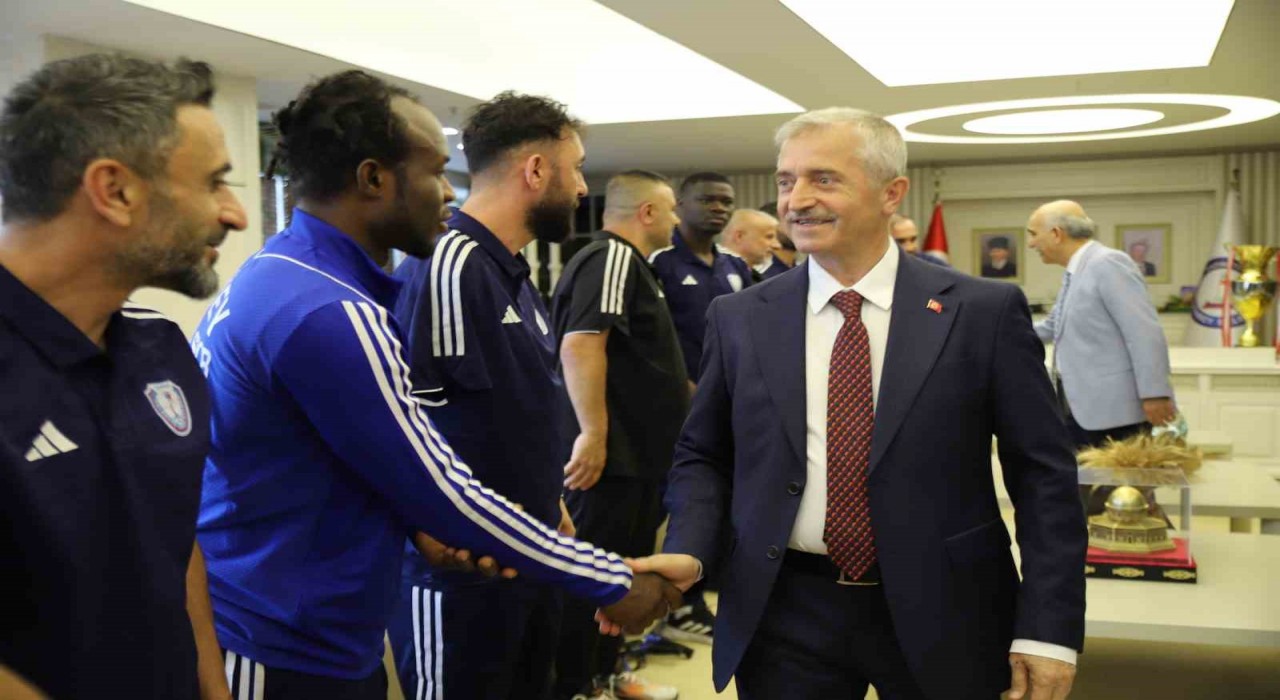 Ampute Futbol Takımı, Tahmazoğlunu makamında ziyaret etti