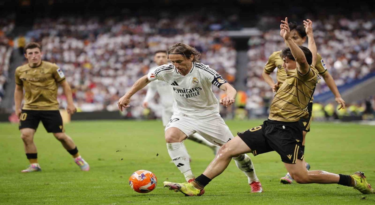 Ancelotti ve Modric, Real Madride galibiyetle veda etti